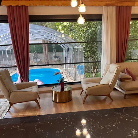 Havuzlu Bahceli Villa *