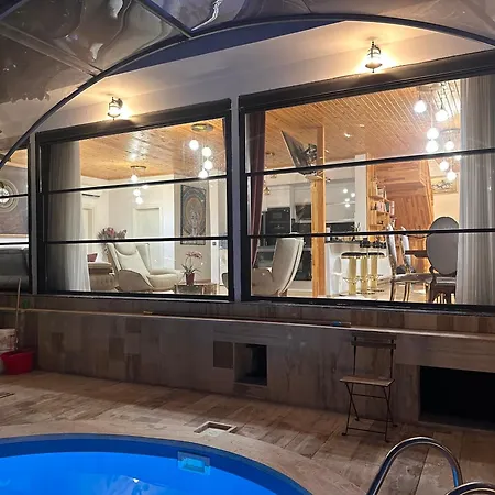 Havuzlu Bahceli Villa *